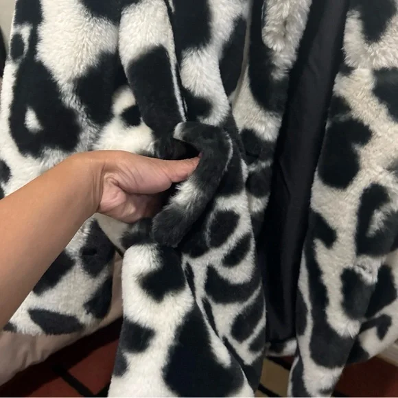 GB chic cow print  Black and White Faux Fur Coat small - Picture 5 of 8